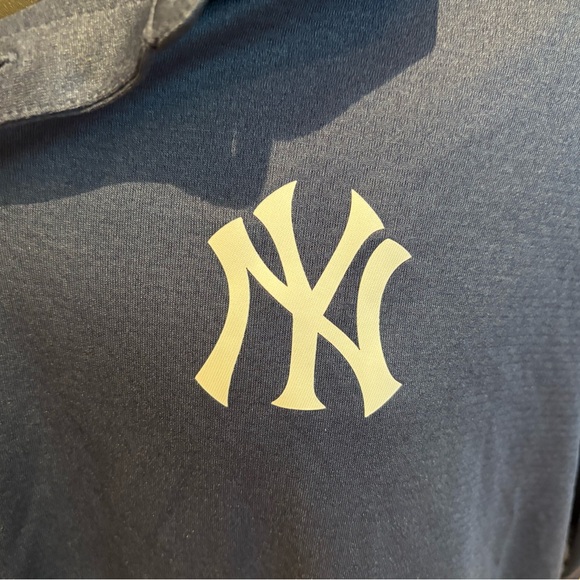 NWT New York Yankee men’s MLB polo. Sharp Navy Blue‎ with logo. Large. - Picture 7 of 8